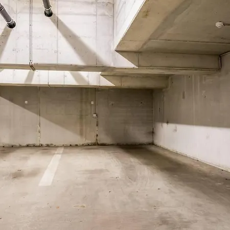 Large Penthouse - Private Parking - In A Beautiful Domain Apartmán