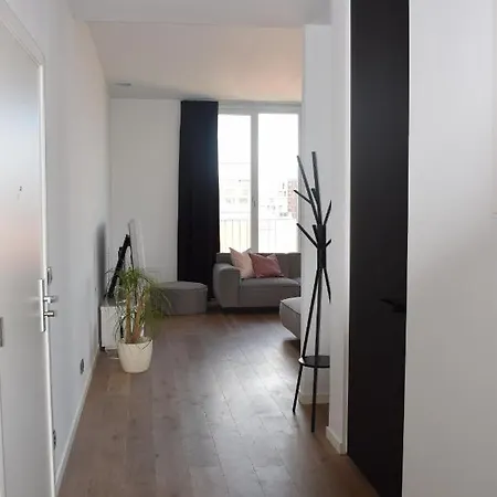 Large Penthouse - Private Parking - In A Beautiful Domain