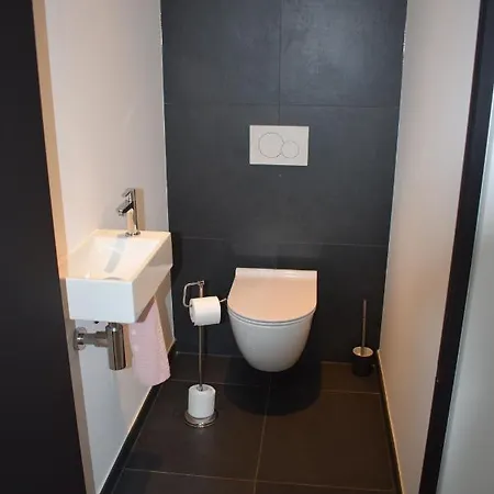 Large Penthouse - Private Parking - In A Beautiful Domain Antverpy